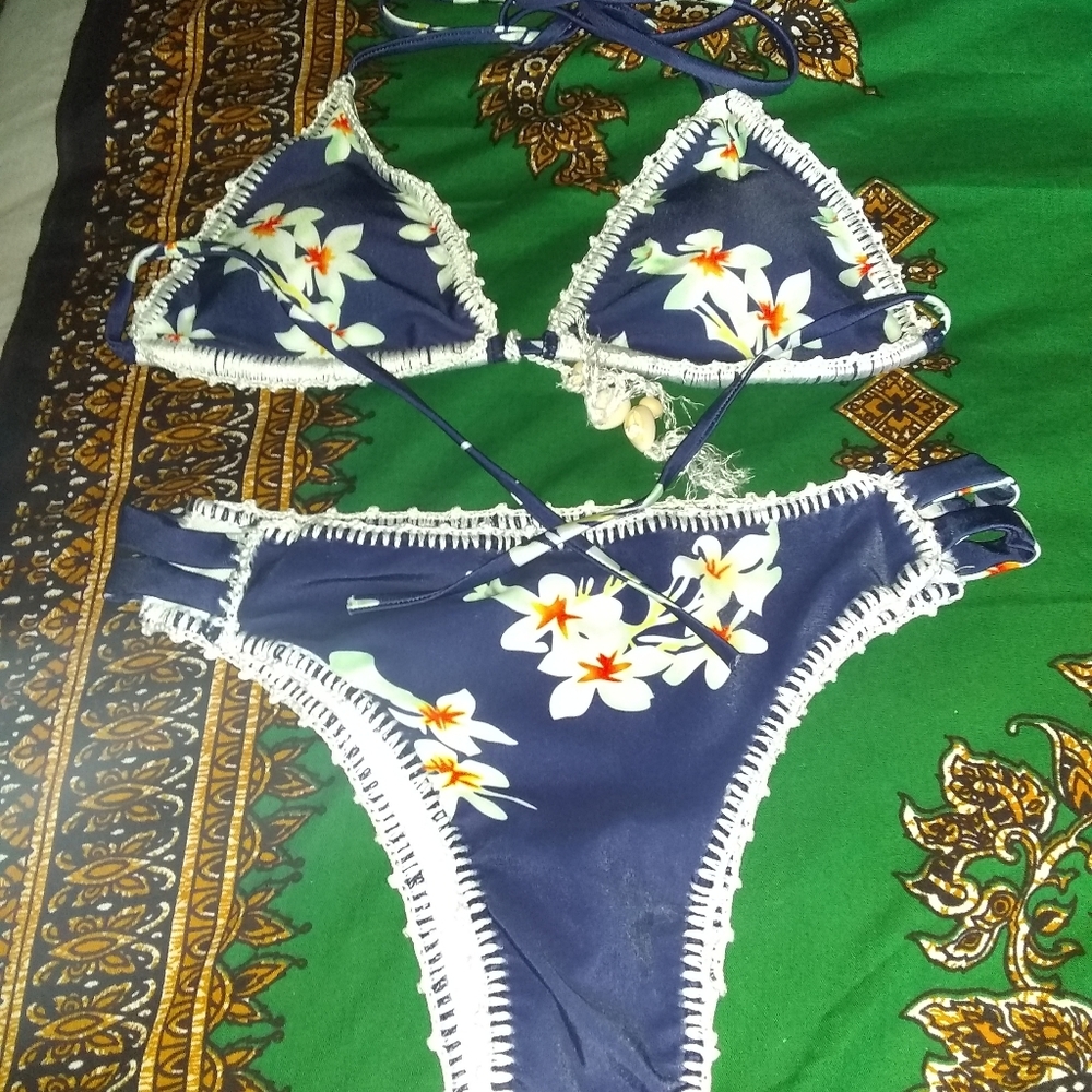 Swimsuit - Picture 4 of 6